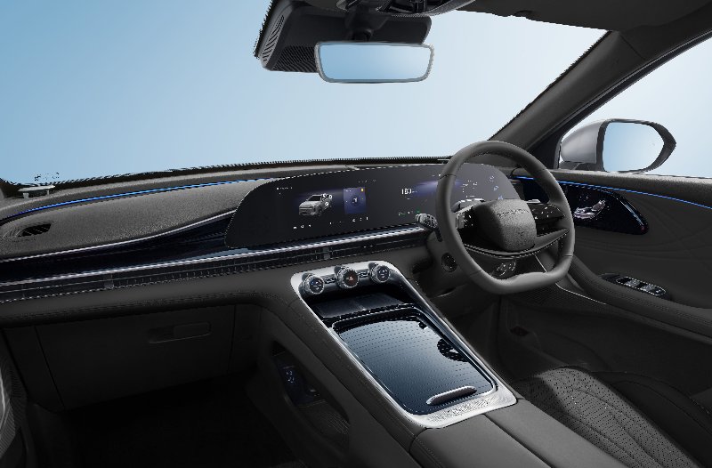 Luxurious elegance https://www.hshmotorgroup.co.uk/assets/media/omoda9interiorfromthesideview.jpeg